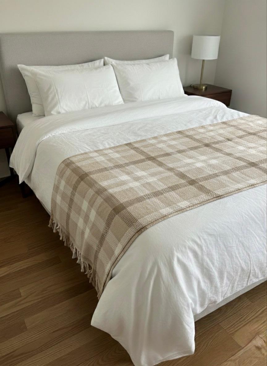 Modern Throw Blanket – Stylish & Contemporary