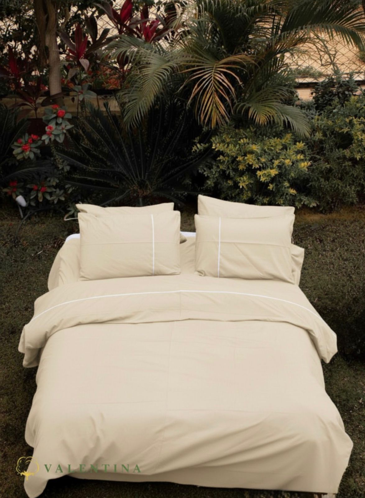 6-Piece Bedding Set – Plain Fitted Sheet & Duvet Cover with Line
