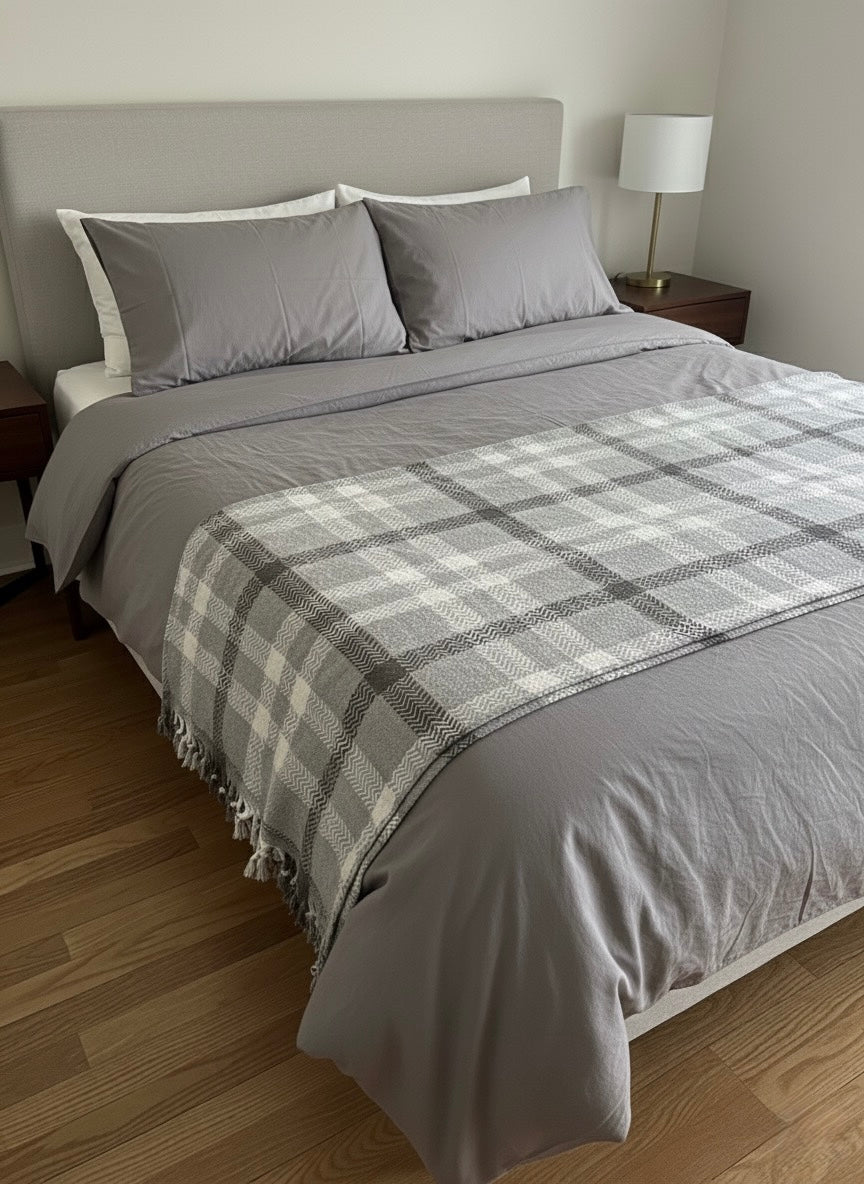 Modern Throw Blanket – Stylish & Contemporary