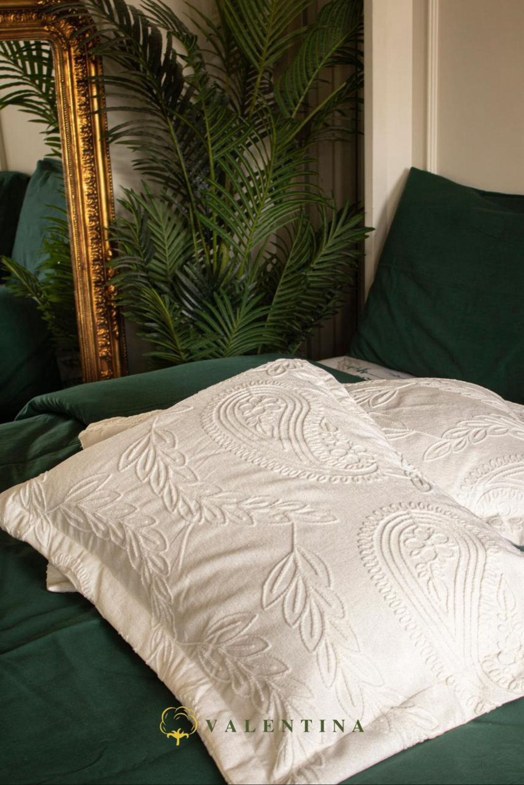 Bridal Bed Cover – Elegant Design