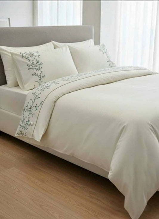 6-Piece Bedding Set – Plain Fitted Sheet & Embroidered Duvet Cover