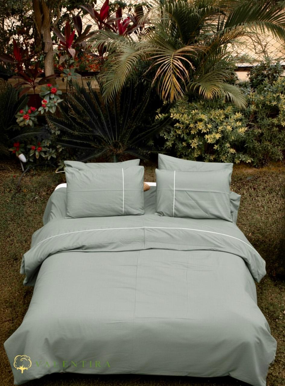 6-Piece Bedding Set – Plain Fitted Sheet & Duvet Cover with Line