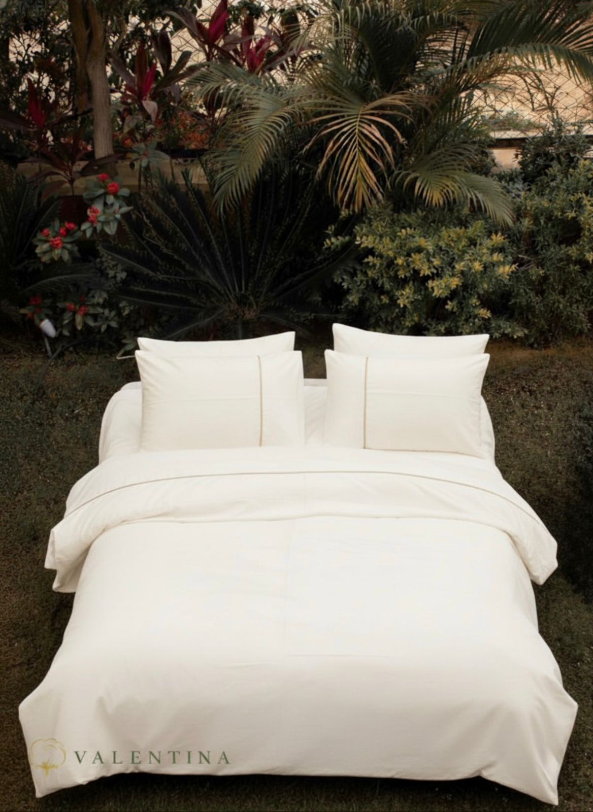 4-Piece Bedding Set – Fitted Sheet Plain & Duvet Cover with Line